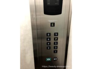 エレベーターの7階ボタン